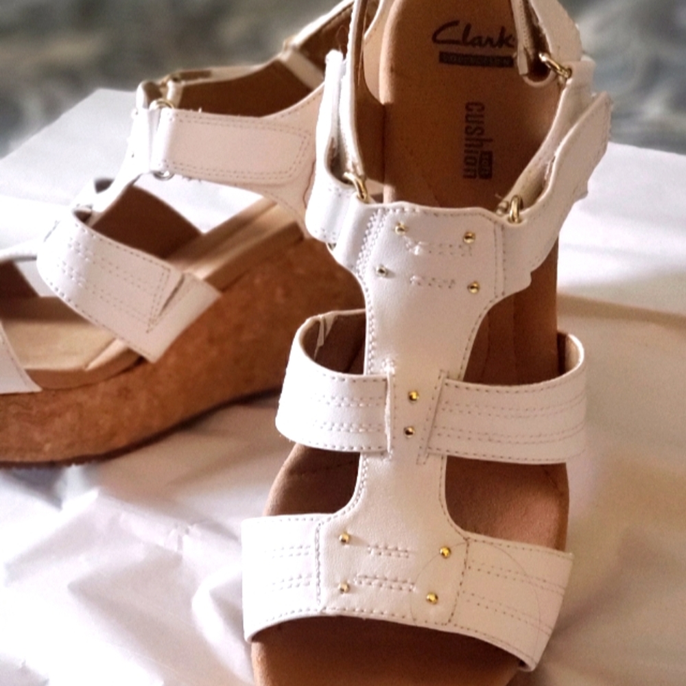 PREOWNED CLARKS (WHITE) WOMEN'S ANNADALE ORCHID WEDGE SANDAL SZ 9M